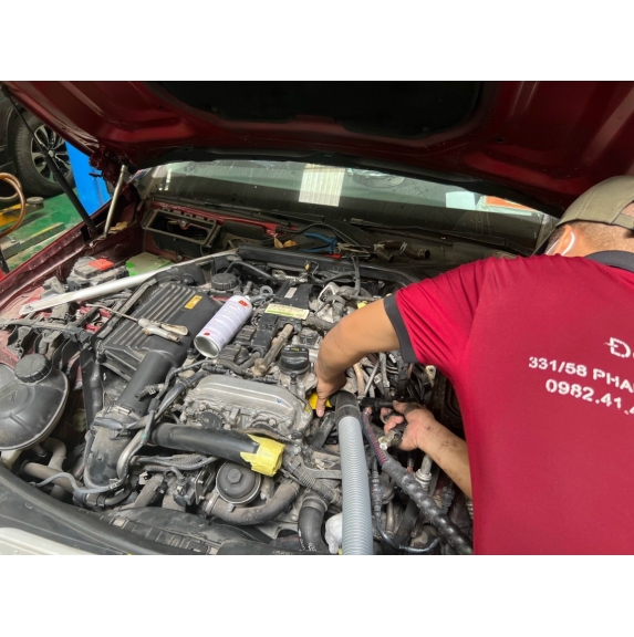 Vệ sinh họng nạp chuyên sâu cho mercedes C200