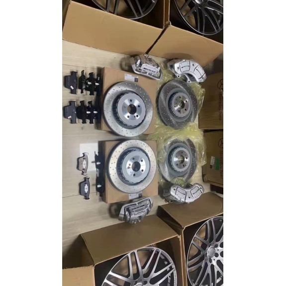 cụm phanh AMG thể thao Mercedes