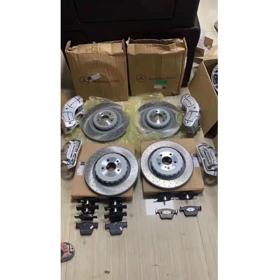 cụm phanh AMG thể thao Mercedes
