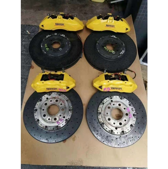 Cụm phanh Ferrari thể thao