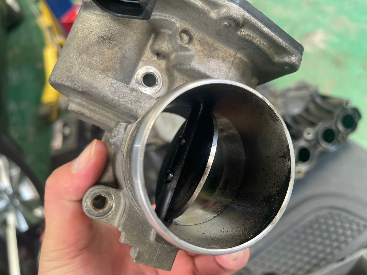 vệ sinh carbon chuyên sâu cho xe Sedona