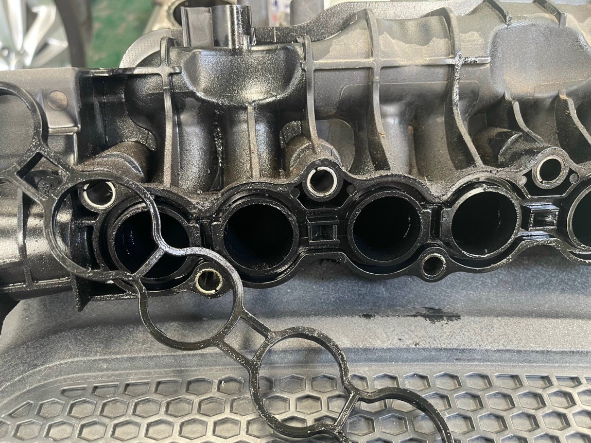vệ sinh carbon chuyên sâu cho xe Sedona
